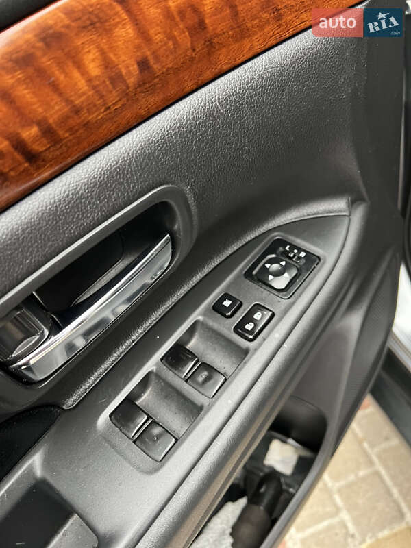 Внедорожник / Кроссовер Mitsubishi Outlander 2014 в Решетиловке фото 8 Внедорожник / Кроссовер Mitsubishi Outlander 2014 в Решетиловке