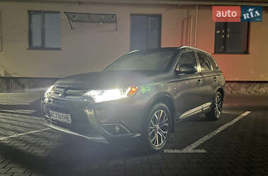 Внедорожник / Кроссовер Mitsubishi Outlander 2017 в Луцке