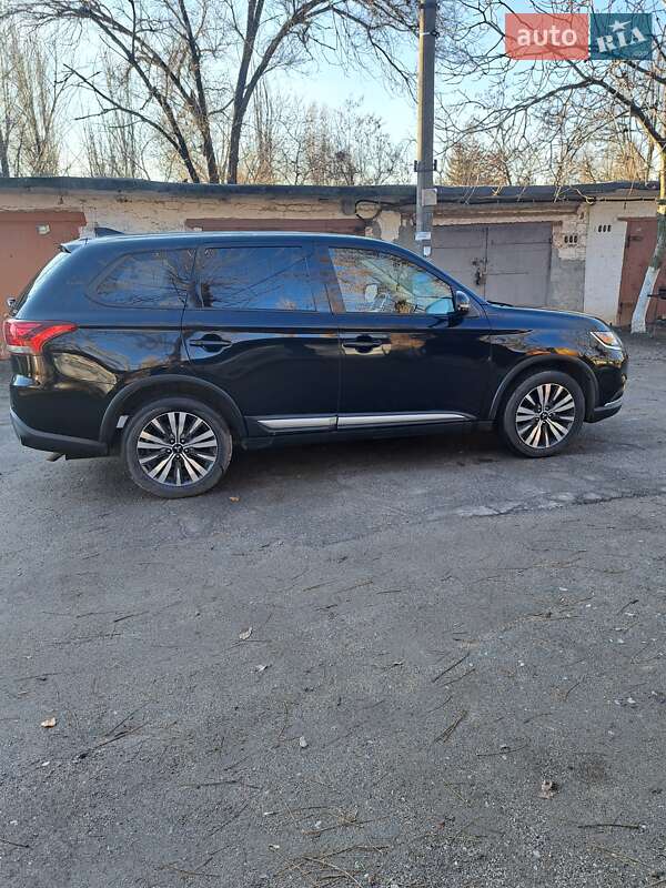 Внедорожник / Кроссовер Mitsubishi Outlander 2019 в Кривом Роге