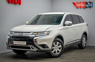 Позашляховик / Кросовер Mitsubishi Outlander 2021 в Києві