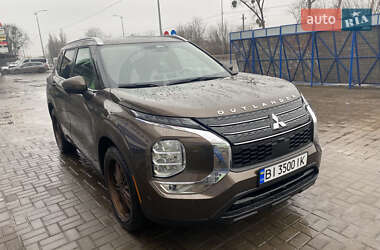 Внедорожник / Кроссовер Mitsubishi Outlander 2022 в 