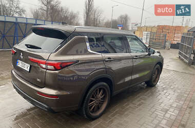 Внедорожник / Кроссовер Mitsubishi Outlander 2022 в 