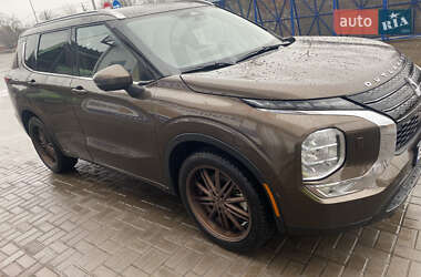 Внедорожник / Кроссовер Mitsubishi Outlander 2022 в 