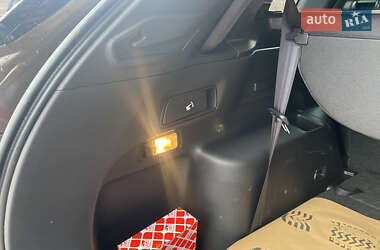 Внедорожник / Кроссовер Mitsubishi Outlander 2022 в 