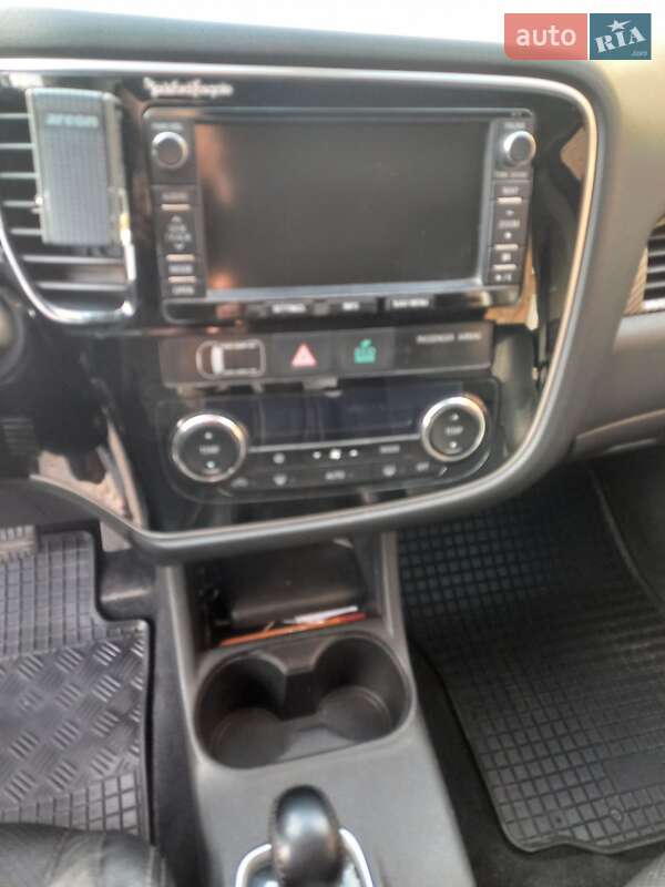 Позашляховик / Кросовер Mitsubishi Outlander 2014 в Кропивницькому