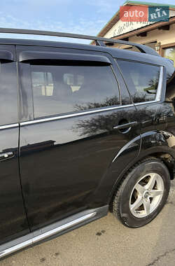Внедорожник / Кроссовер Mitsubishi Outlander 2010 в 