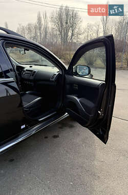 Внедорожник / Кроссовер Mitsubishi Outlander 2010 в 