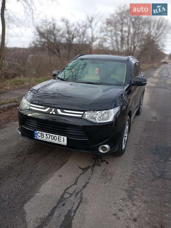 Внедорожник / Кроссовер Mitsubishi Outlander 2013 в Чернигове