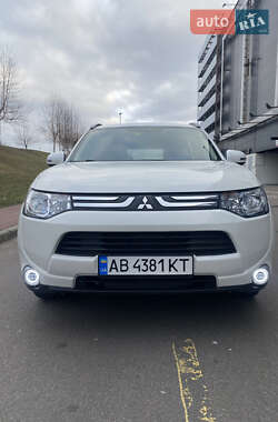 Внедорожник / Кроссовер Mitsubishi Outlander 2014 в Киеве