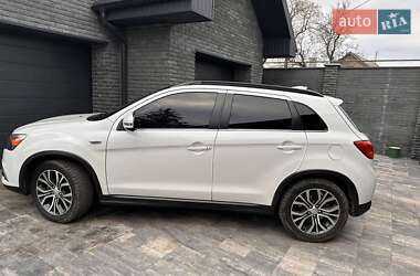 Внедорожник / Кроссовер Mitsubishi Outlander 2017 в 