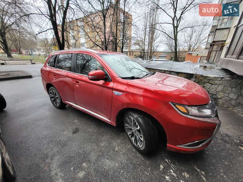 Позашляховик / Кросовер Mitsubishi Outlander 2018 в Кропивницькому