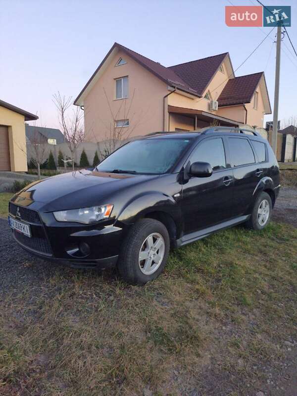 Внедорожник / Кроссовер Mitsubishi Outlander 2010 в 