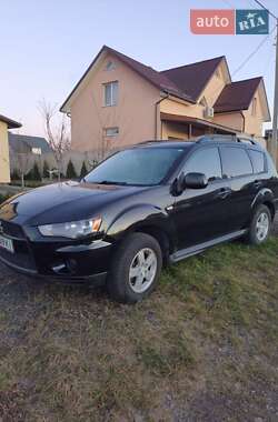 Внедорожник / Кроссовер Mitsubishi Outlander 2010 в 