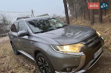 Внедорожник / Кроссовер Mitsubishi Outlander 2015 в Житомире