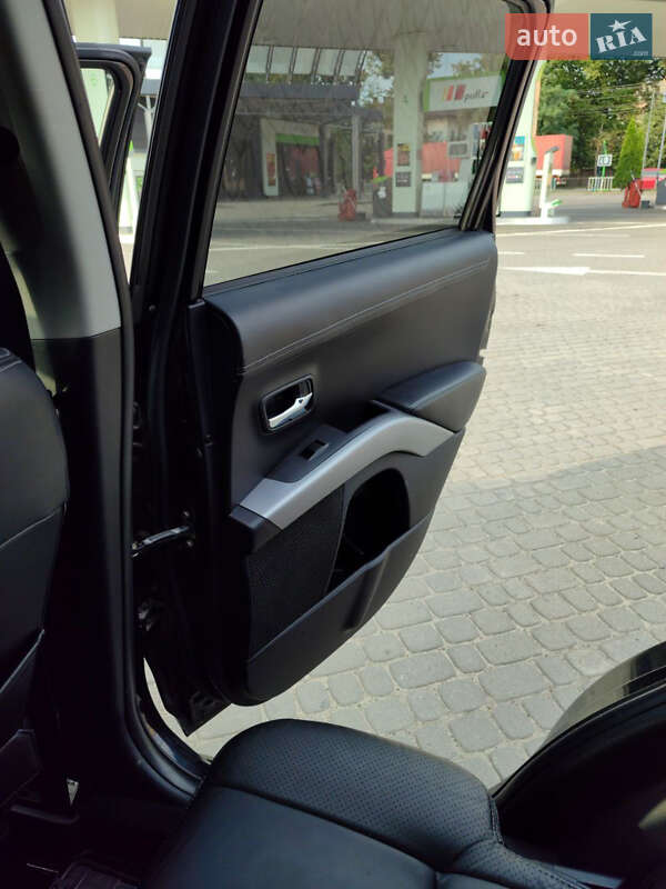 Внедорожник / Кроссовер Mitsubishi Outlander 2009 в Стрые