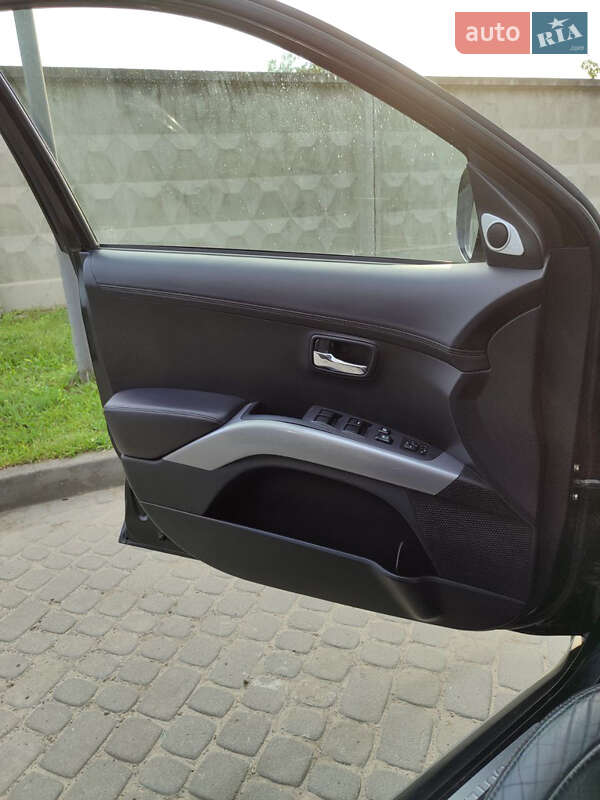 Внедорожник / Кроссовер Mitsubishi Outlander 2009 в Стрые