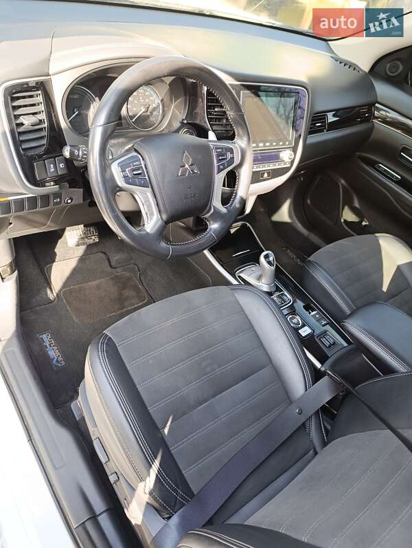 Позашляховик / Кросовер Mitsubishi Outlander 2020 в Дніпрі