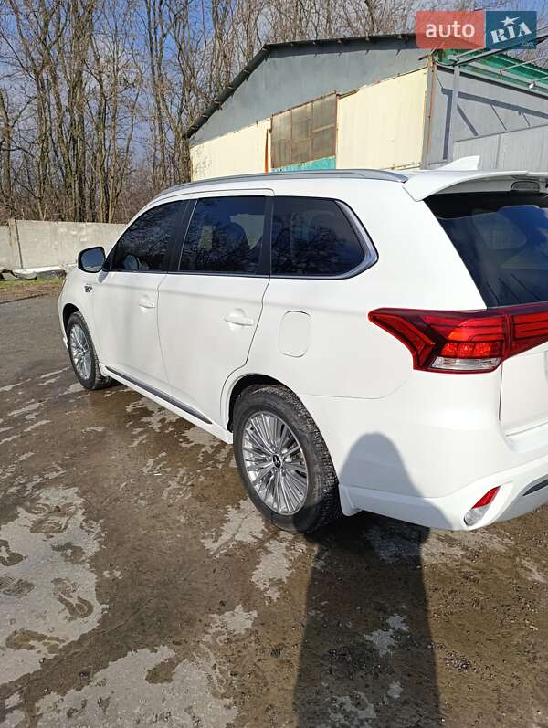 Позашляховик / Кросовер Mitsubishi Outlander 2020 в Дніпрі
