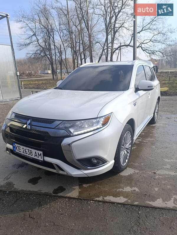 Внедорожник / Кроссовер Mitsubishi Outlander 2020 в Днепре