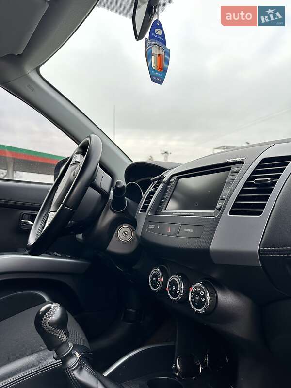 Позашляховик / Кросовер Mitsubishi Outlander 2010 в Мукачевому