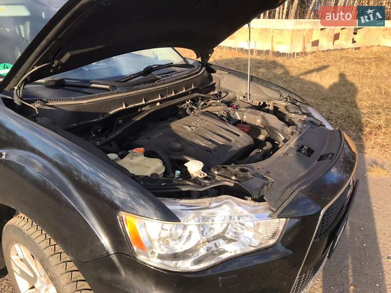 Внедорожник / Кроссовер Mitsubishi Outlander 2010 в Самборе