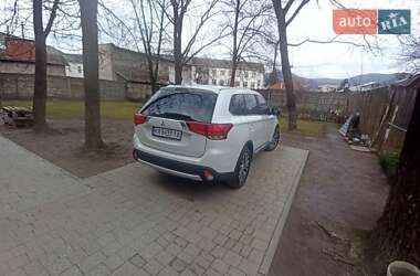 Внедорожник / Кроссовер Mitsubishi Outlander 2016 в 