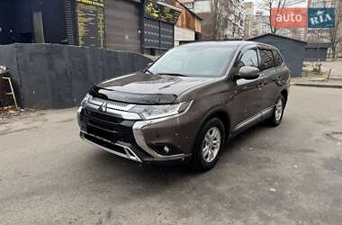 Позашляховик / Кросовер Mitsubishi Outlander 2021 в Києві