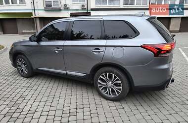 Внедорожник / Кроссовер Mitsubishi Outlander 2017 в 