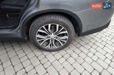 Внедорожник / Кроссовер Mitsubishi Outlander 2017 в 