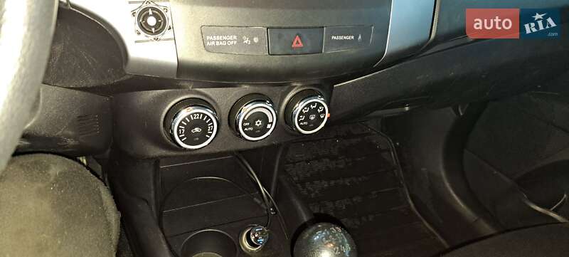 Внедорожник / Кроссовер Mitsubishi Outlander 2010 в Черновцах