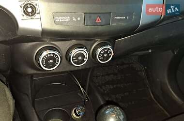 Внедорожник / Кроссовер Mitsubishi Outlander 2010 в 