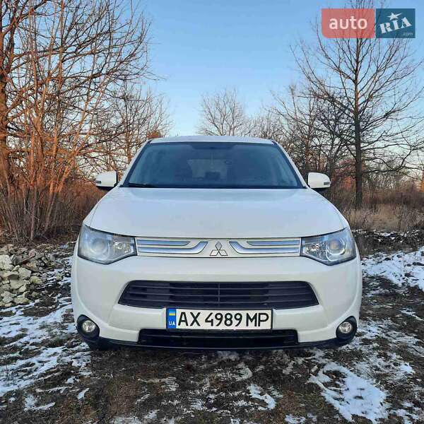 Позашляховик / Кросовер Mitsubishi Outlander 2013 в Полтаві