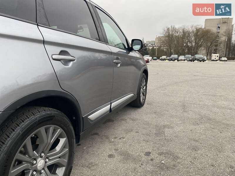 Внедорожник / Кроссовер Mitsubishi Outlander 2018 в Запорожье