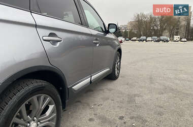 Внедорожник / Кроссовер Mitsubishi Outlander 2018 в 