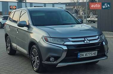 Внедорожник / Кроссовер Mitsubishi Outlander 2015 в Луцке