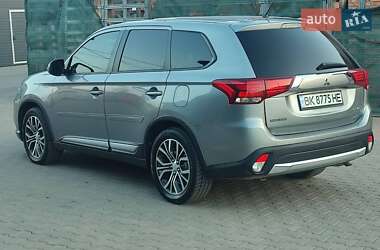 Внедорожник / Кроссовер Mitsubishi Outlander 2015 в Луцке