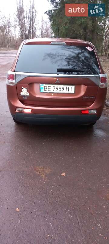 Внедорожник / Кроссовер Mitsubishi Outlander 2013 в Кривом Роге