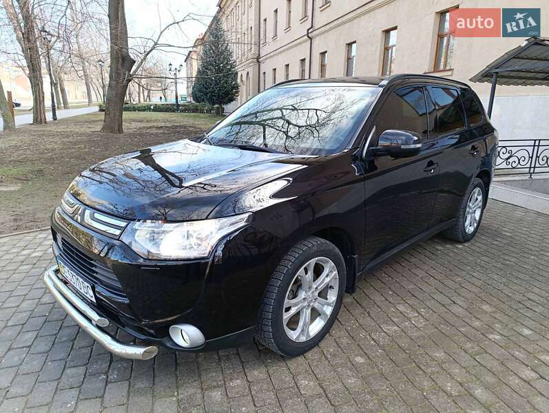 Внедорожник / Кроссовер Mitsubishi Outlander 2012 в Николаеве