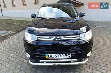 Внедорожник / Кроссовер Mitsubishi Outlander 2012 в Николаеве