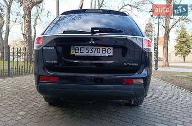 Внедорожник / Кроссовер Mitsubishi Outlander 2012 в Николаеве