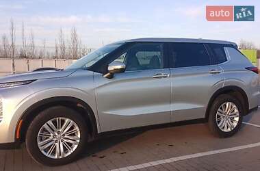 Внедорожник / Кроссовер Mitsubishi Outlander 2022 в Киеве