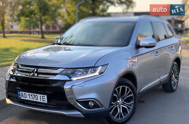 Позашляховик / Кросовер Mitsubishi Outlander 2017 в Мукачевому