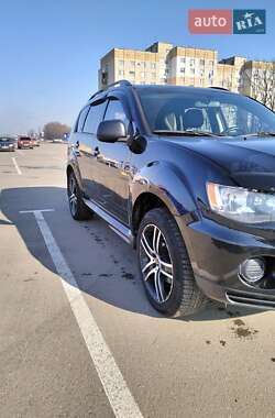 Внедорожник / Кроссовер Mitsubishi Outlander 2012 в 