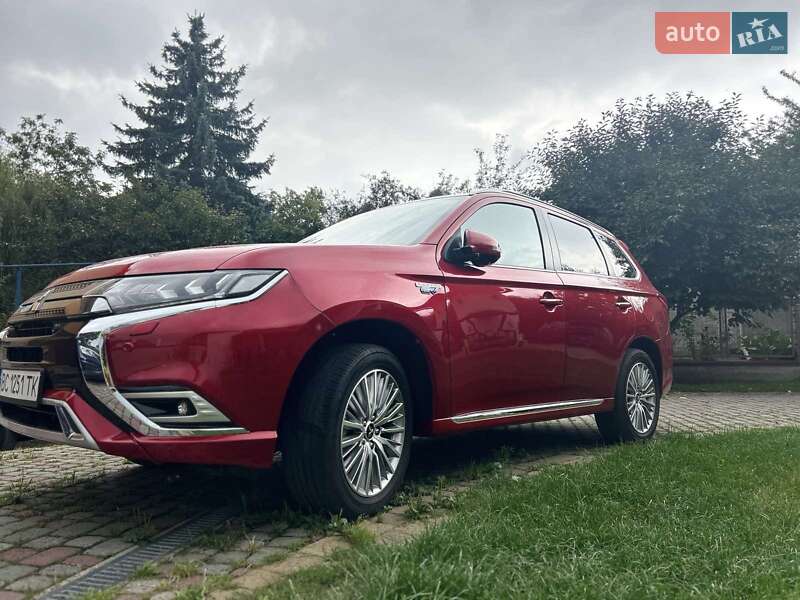 Внедорожник / Кроссовер Mitsubishi Outlander 2019 в Львове