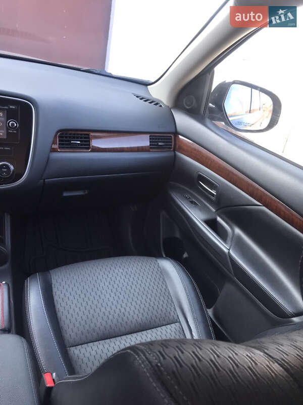 Позашляховик / Кросовер Mitsubishi Outlander 2014 в Дніпрі