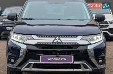 Внедорожник / Кроссовер Mitsubishi Outlander 2020 в Киеве