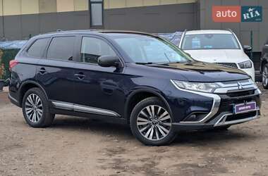 Внедорожник / Кроссовер Mitsubishi Outlander 2020 в Киеве