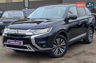 Внедорожник / Кроссовер Mitsubishi Outlander 2020 в Киеве