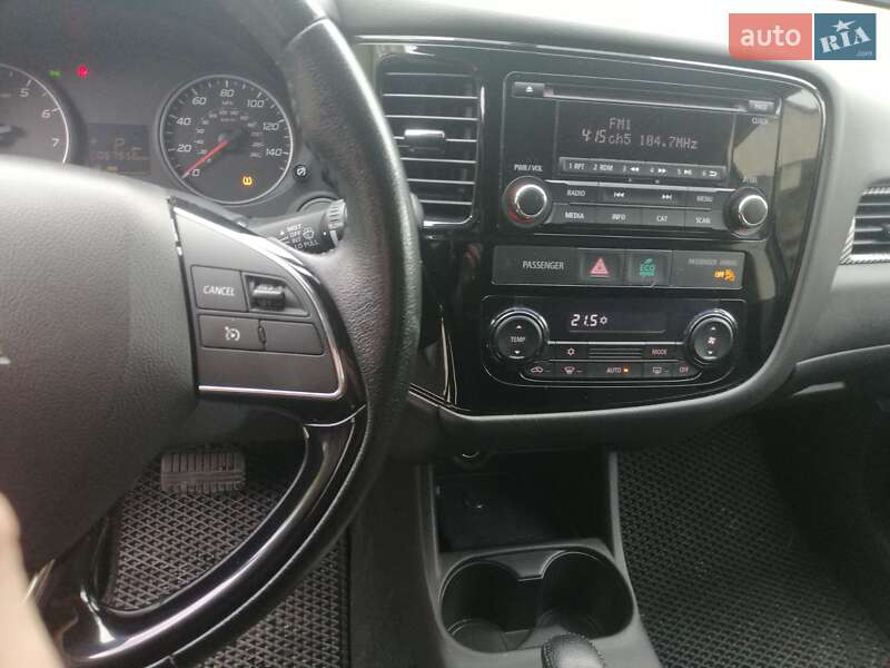 Внедорожник / Кроссовер Mitsubishi Outlander 2016 в Ивано-Франковске фото 29 Внедорожник / Кроссовер Mitsubishi Outlander 2016 в Ивано-Франковске