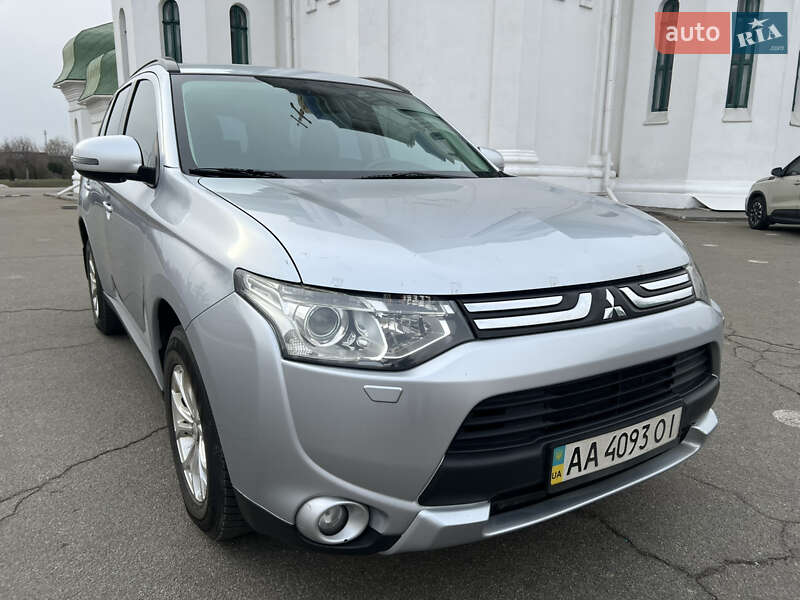 Внедорожник / Кроссовер Mitsubishi Outlander 2013 в Киеве